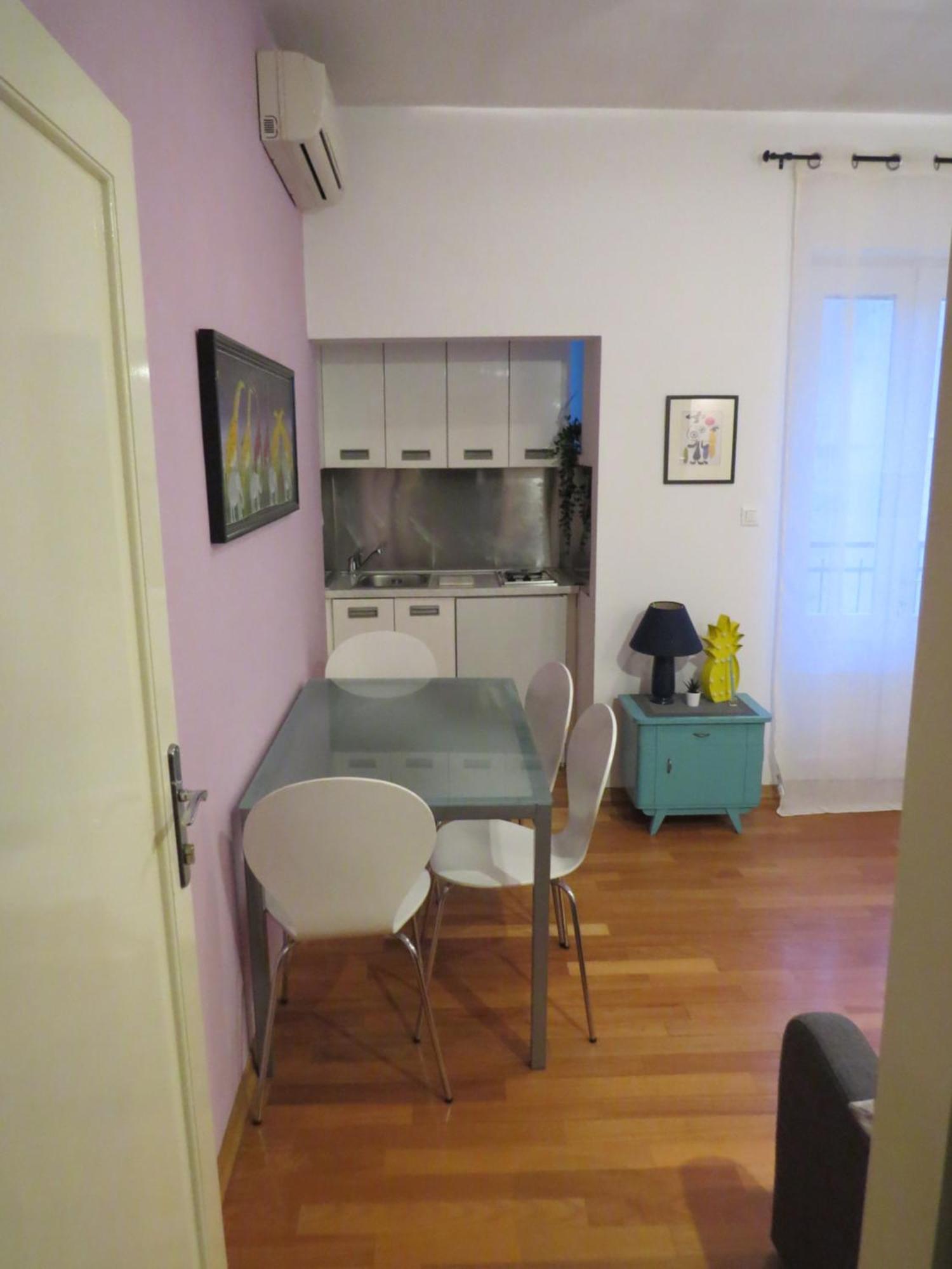 Main Street Apartament *
